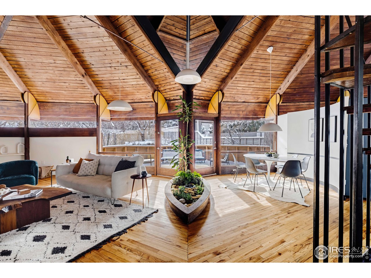 550 College Avenue Boulder, CO 80302 - Photo 8 of 36 a living room with furniture