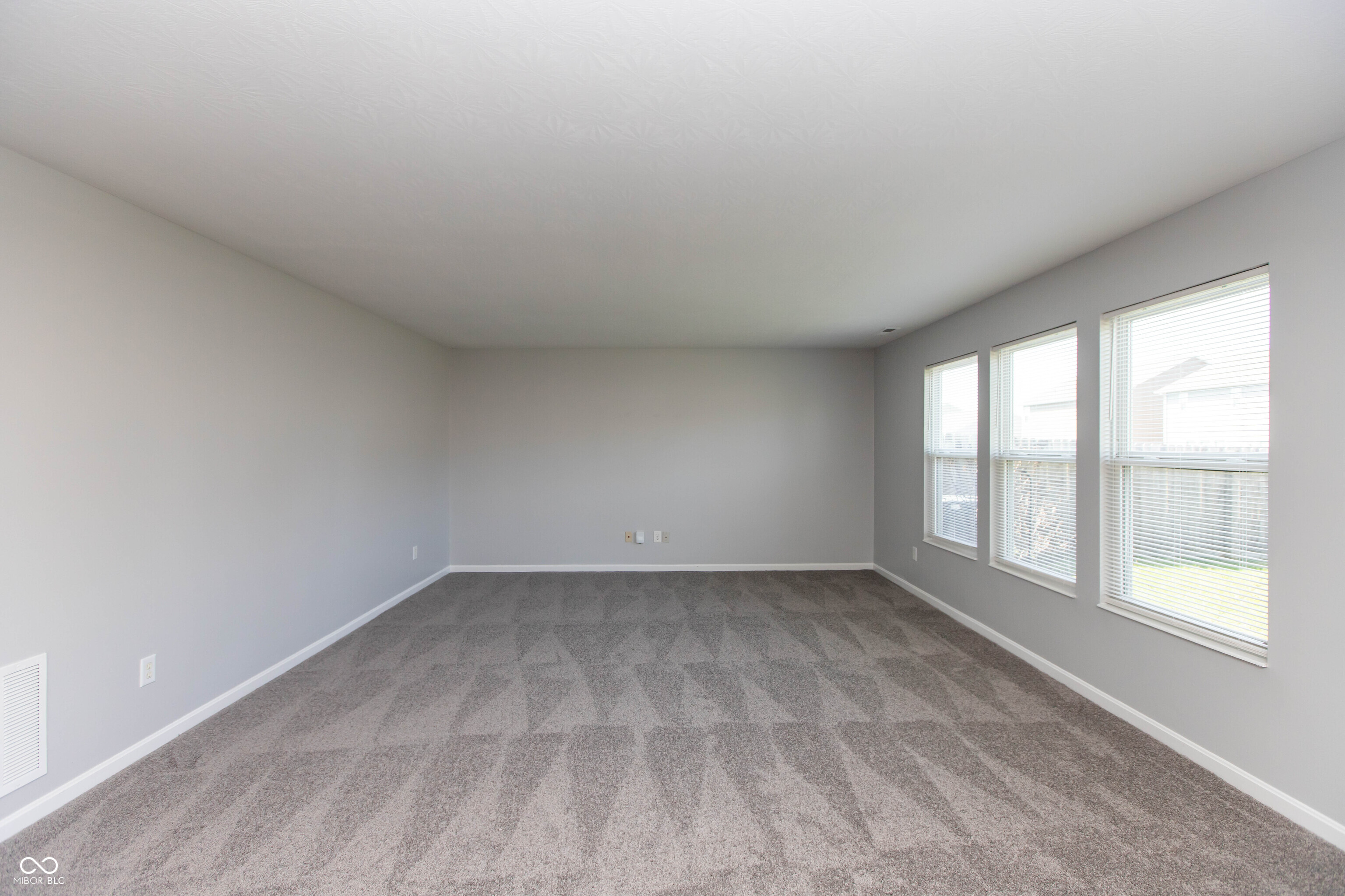 2536 Autumn Road Indianapolis, IN 46229 - Photo 10 of 27