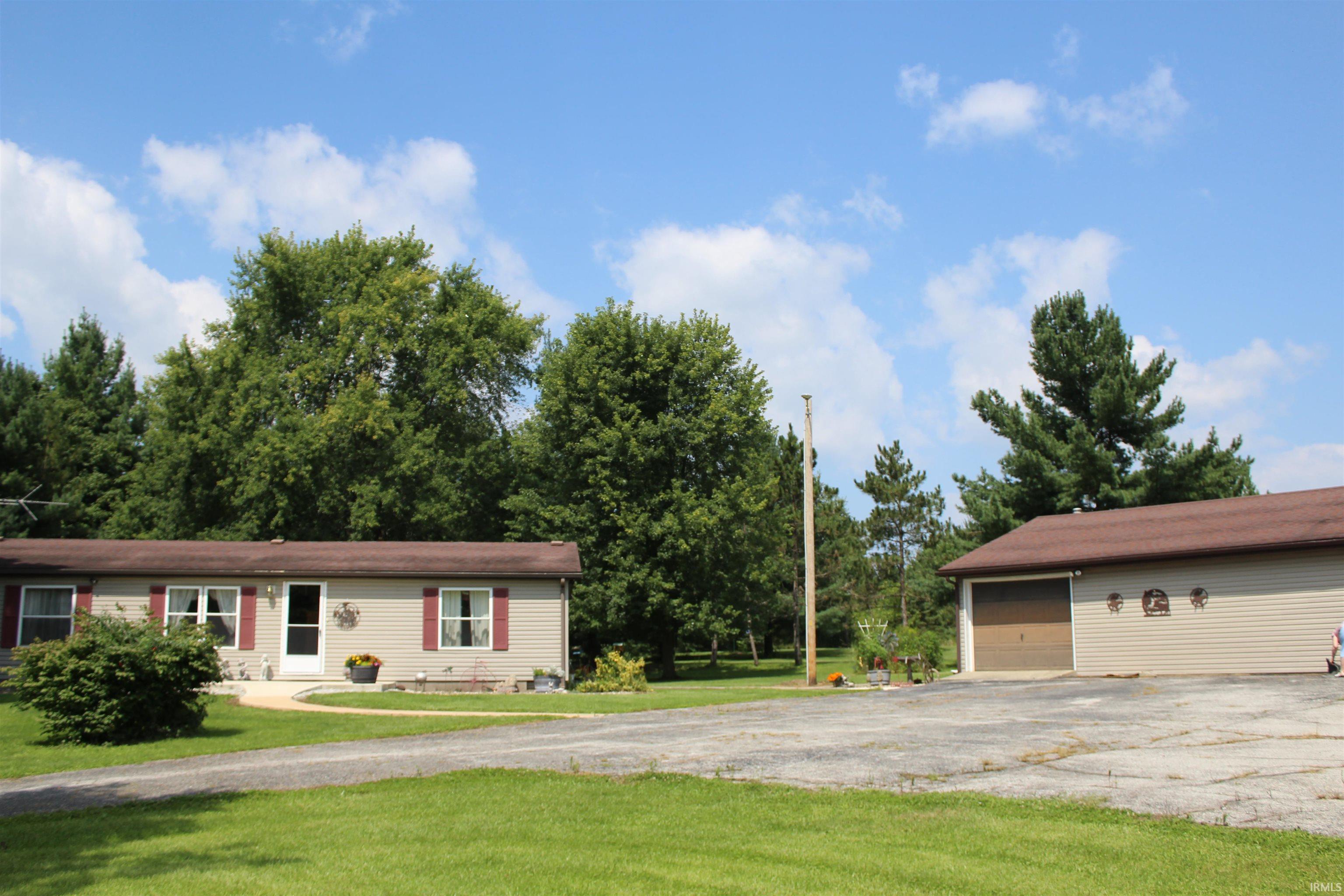 14628 Hamilton Road Roanoke, IN 46783 - Photo 3 of 26