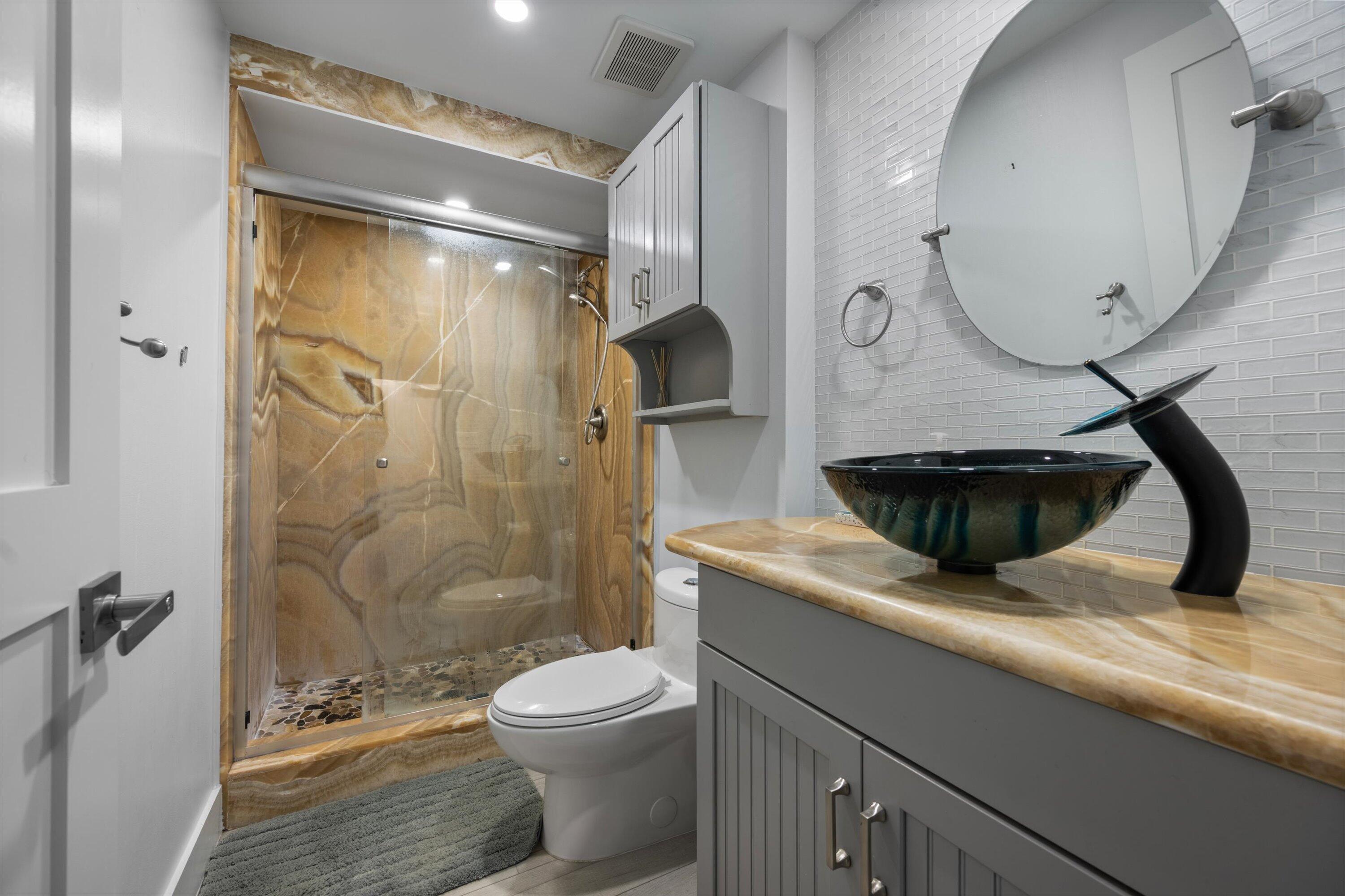 3040 Lake Shore Drive, Unit PH 2 Riviera Beach, FL 33404 - Photo 17 of 27 20-DSC_6844