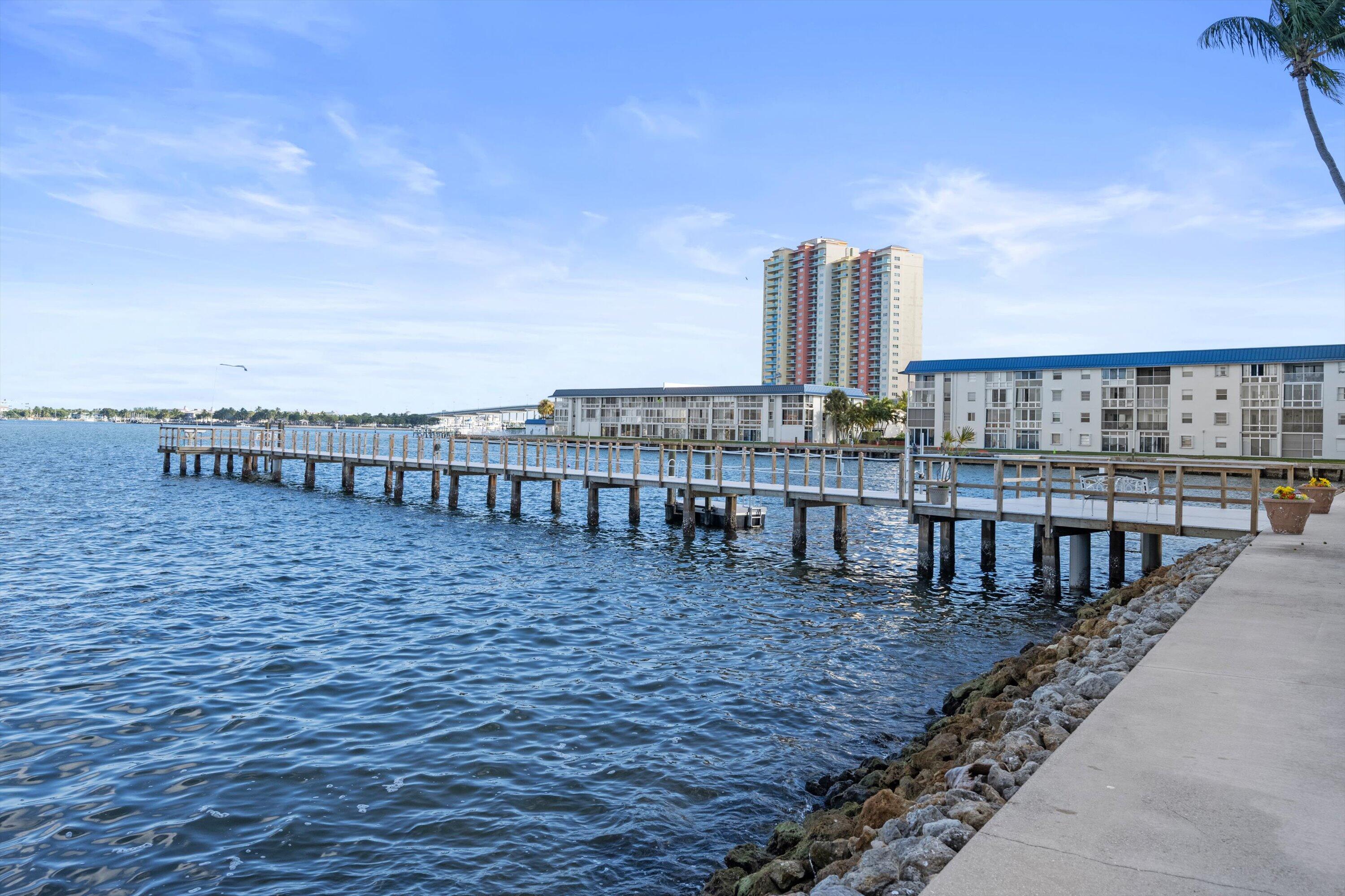 3040 Lake Shore Drive, Unit PH 2 Riviera Beach, FL 33404 - Photo 21 of 27 25-DSC_6963