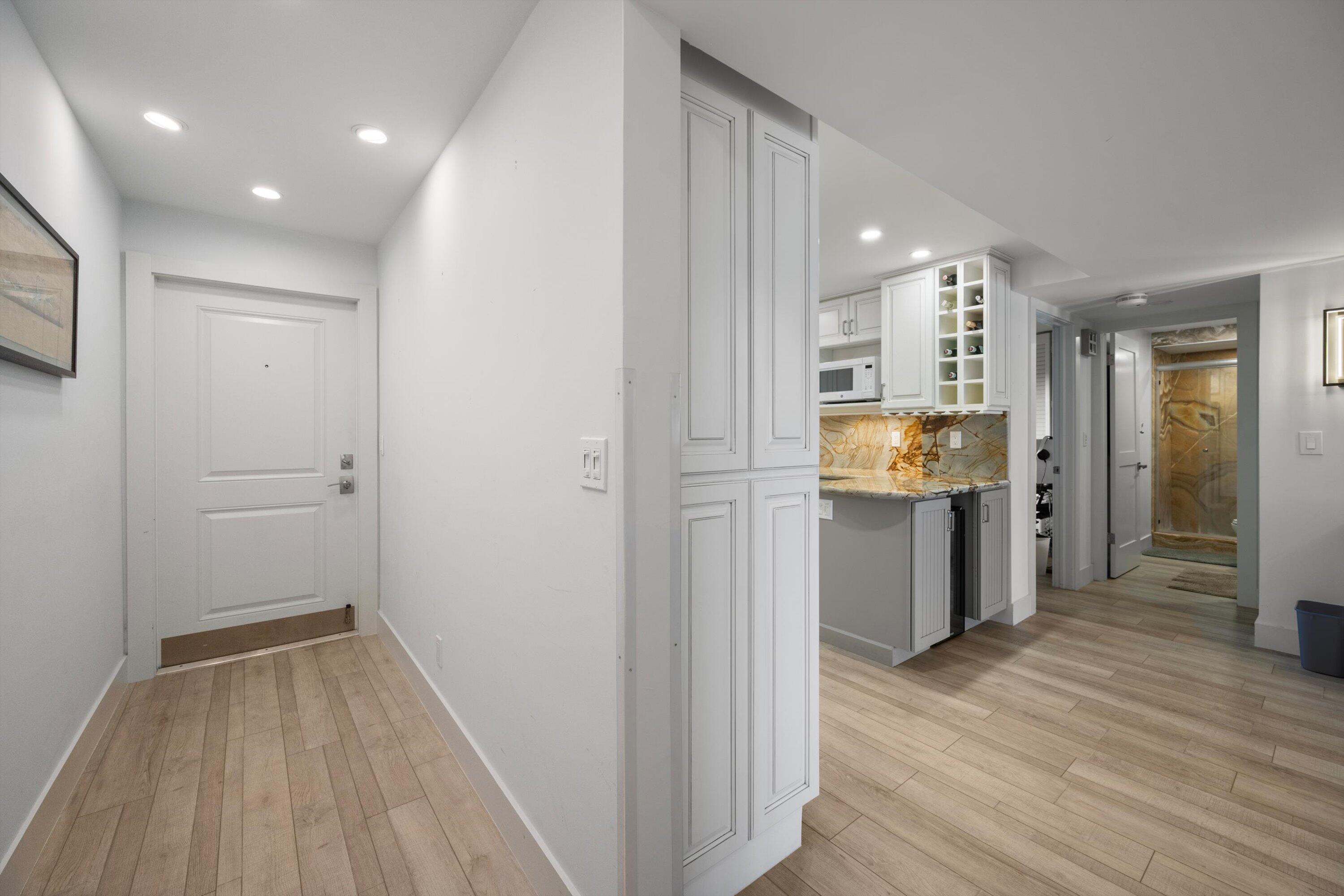 3040 Lake Shore Drive, Unit PH 2 Riviera Beach, FL 33404 - Photo 23 of 27 04-DSC_6910