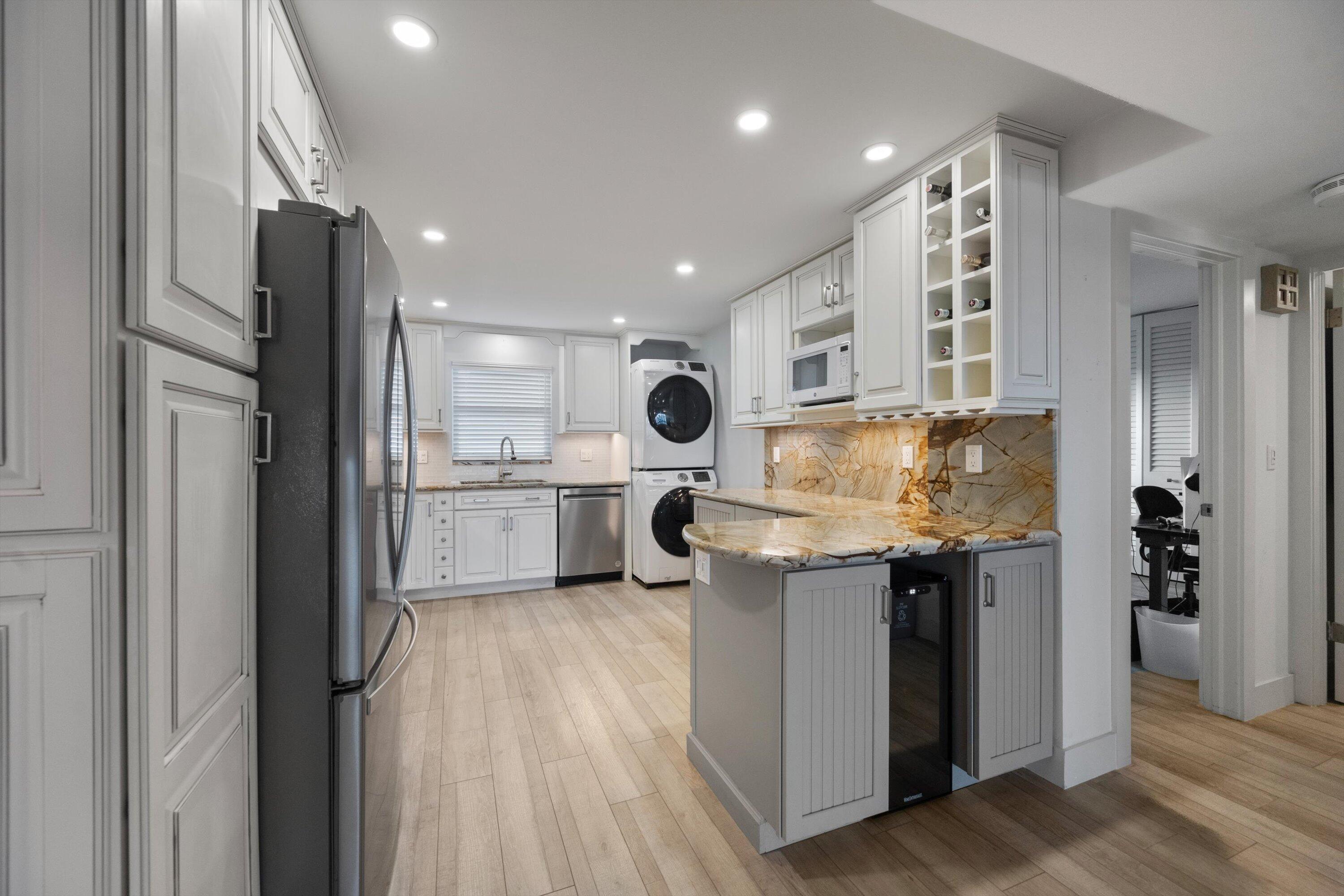 3040 Lake Shore Drive, Unit PH 2 Riviera Beach, FL 33404 - Photo 24 of 27 05-DSC_6858