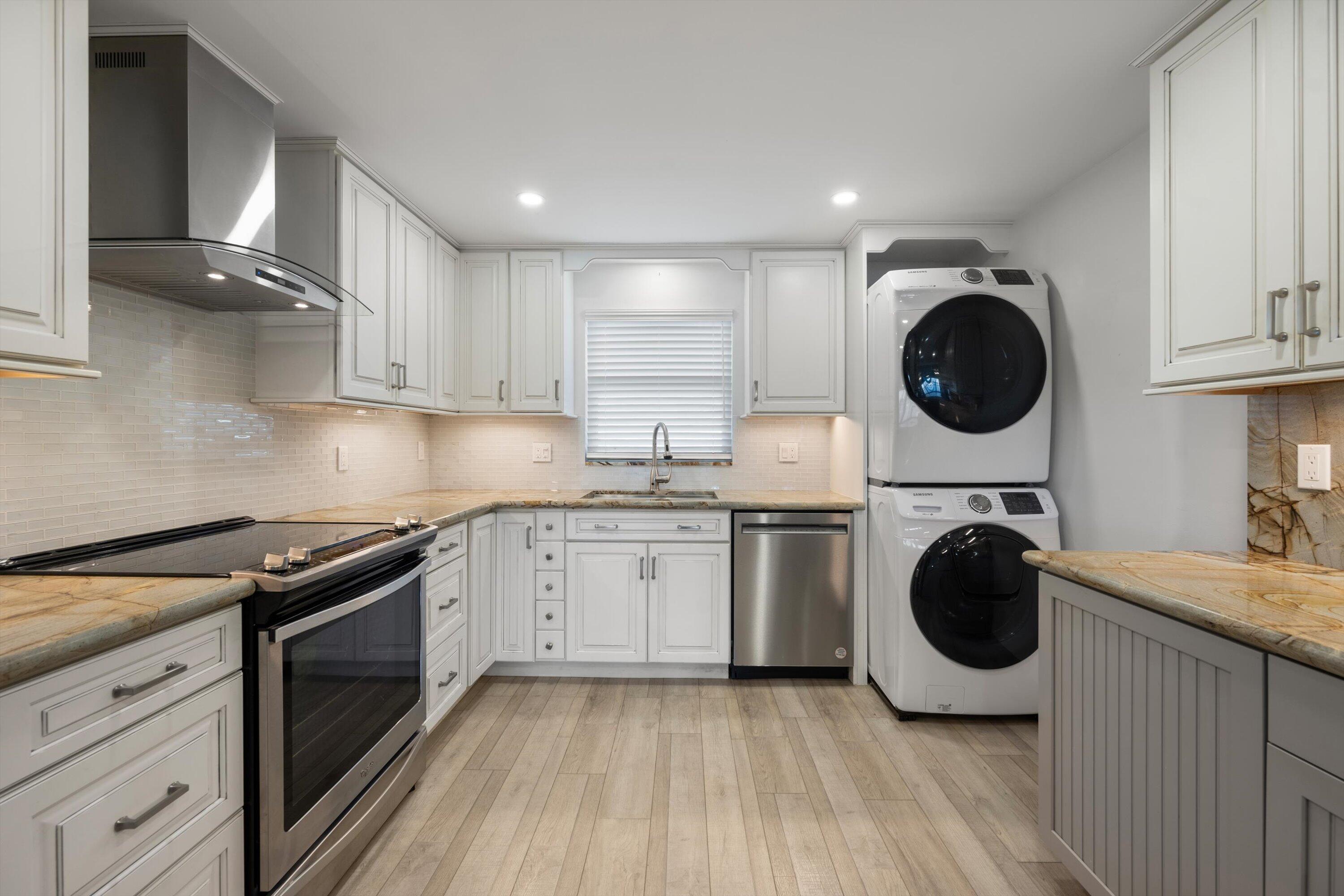 3040 Lake Shore Drive, Unit PH 2 Riviera Beach, FL 33404 - Photo 6 of 27 08-DSC_6868