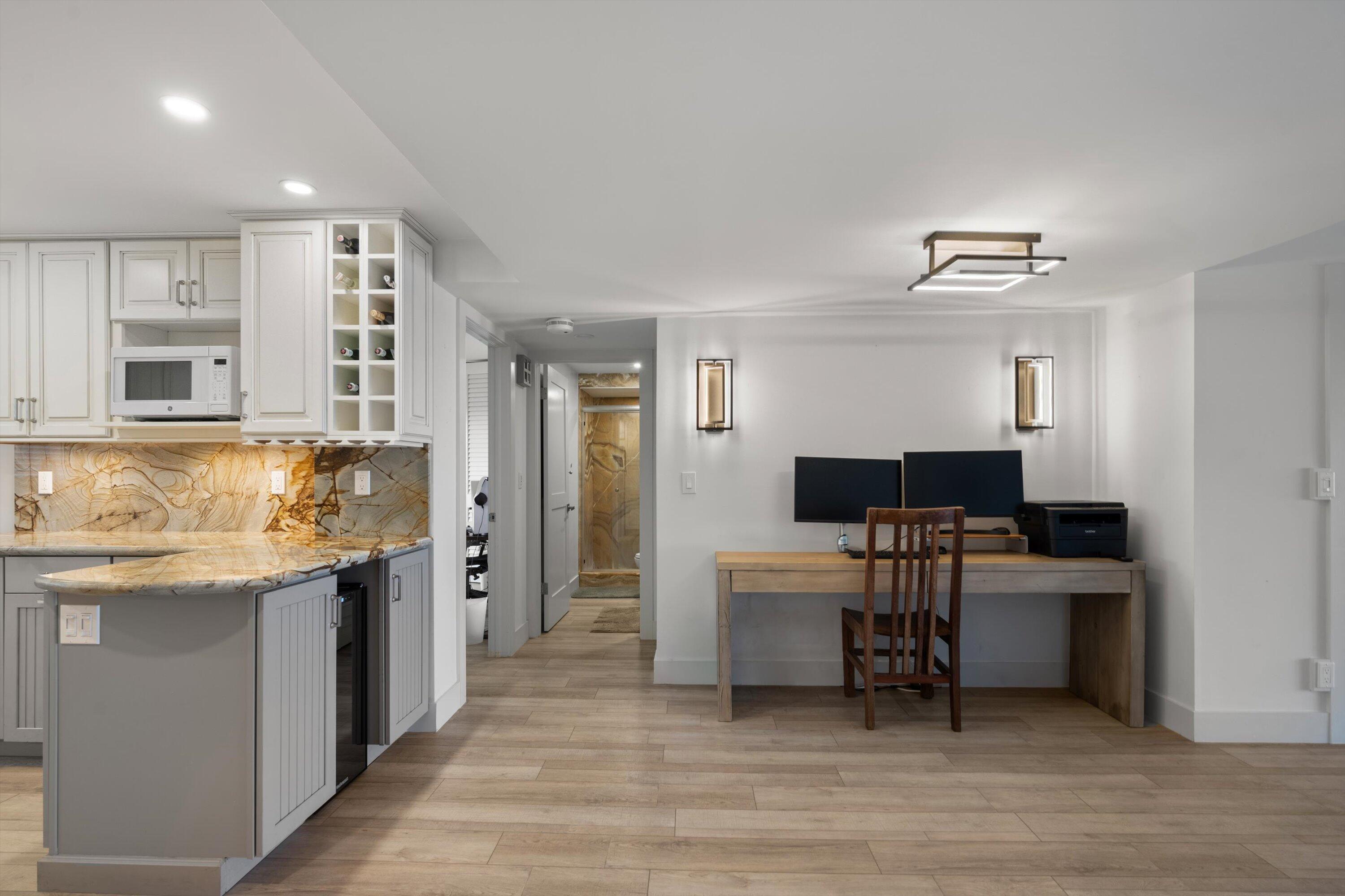 3040 Lake Shore Drive, Unit PH 2 Riviera Beach, FL 33404 - Photo 7 of 27 06-DSC_6937