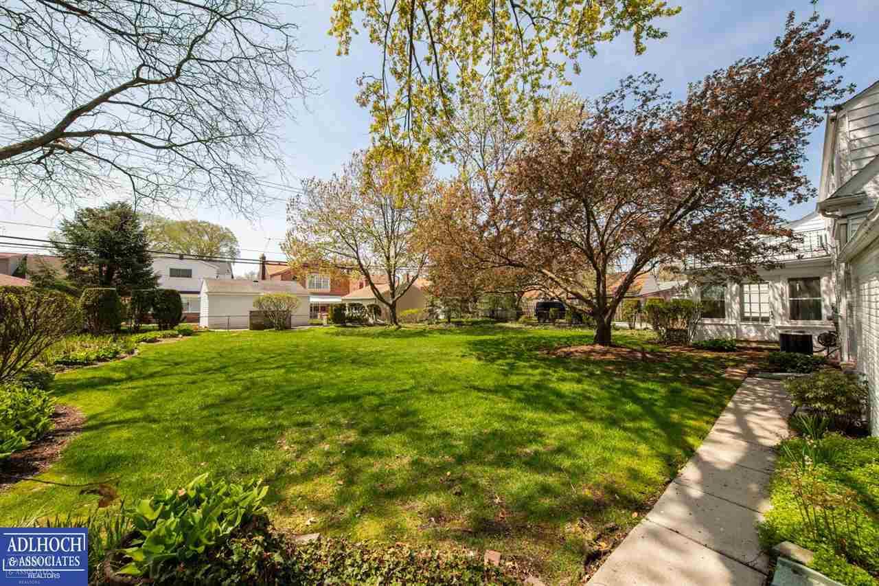 1395 Hampton Road Grosse Pointe Woods, MI 48236 - Photo 26 of 29