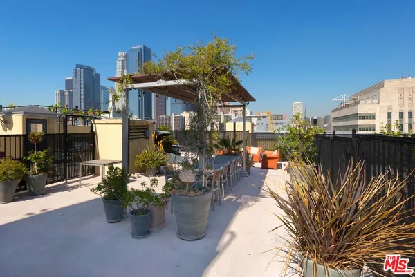 $3,575 | 108 West 2nd Street, Unit 606, Los Angeles, CA 90012