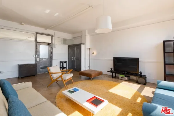 $3,575 | 108 West 2nd Street, Unit 606, Los Angeles, CA 90012