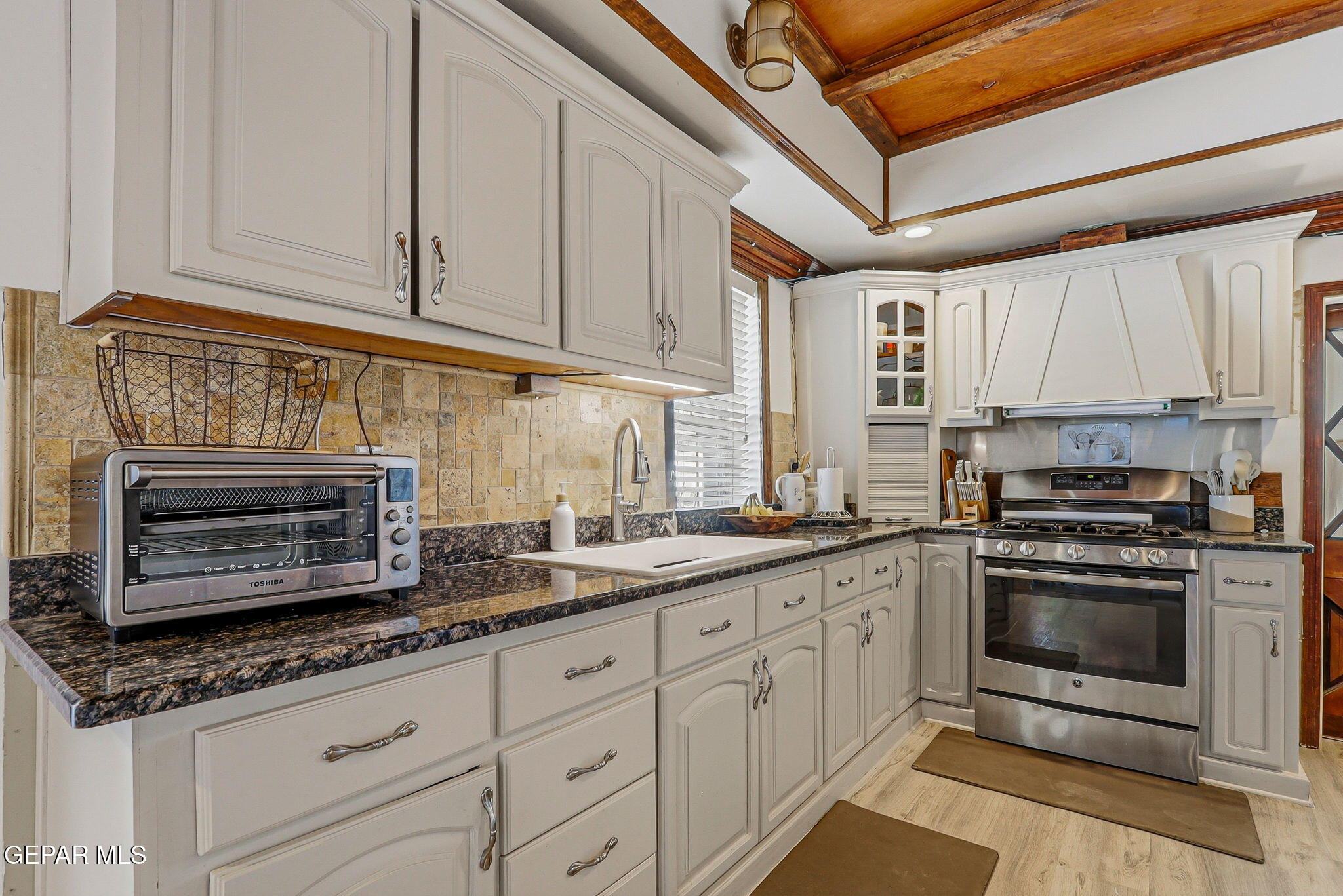 146 Croom Road El Paso, TX 79915 - Photo 14 of 92 Kitchen