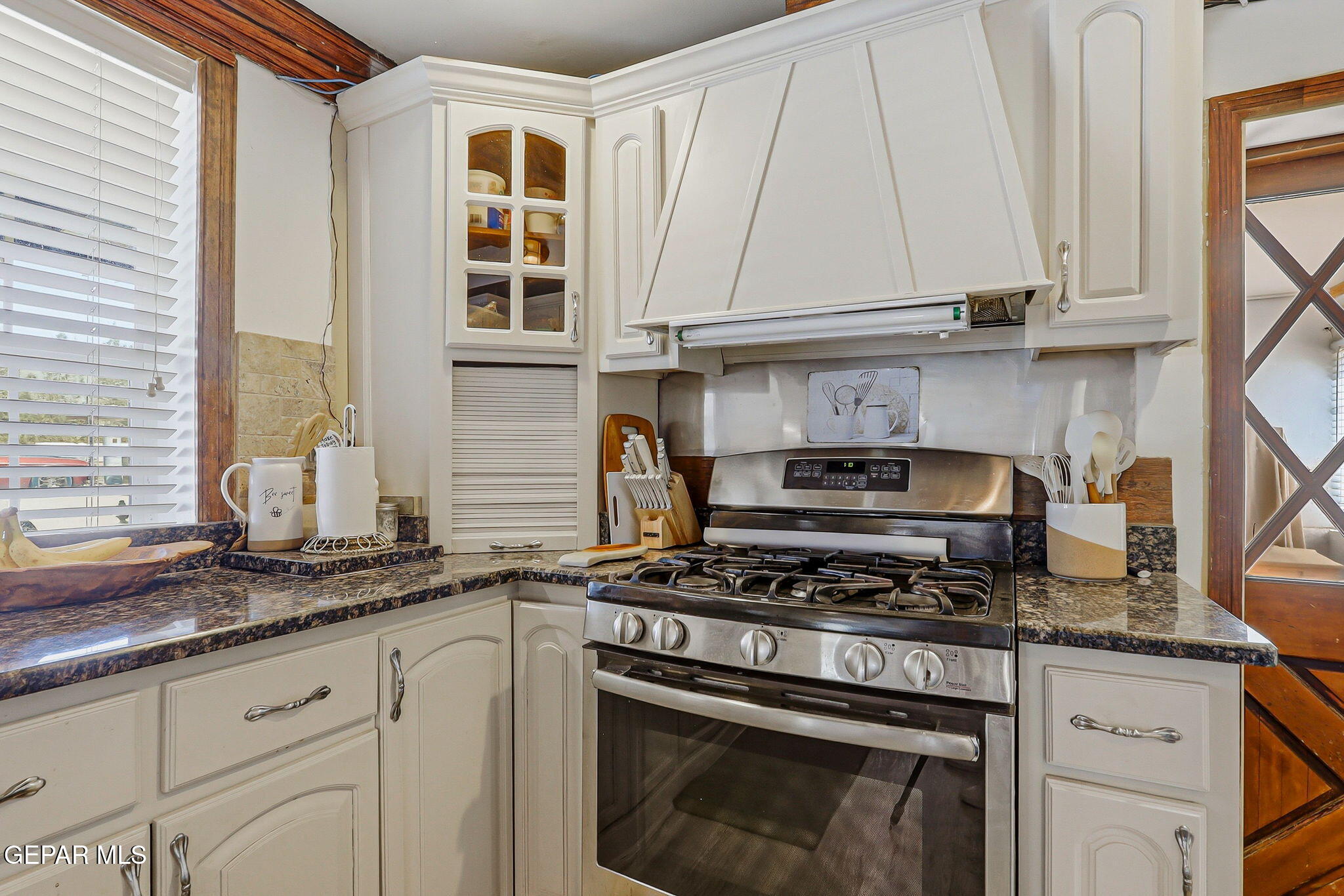 146 Croom Road El Paso, TX 79915 - Photo 15 of 92 Kitchen