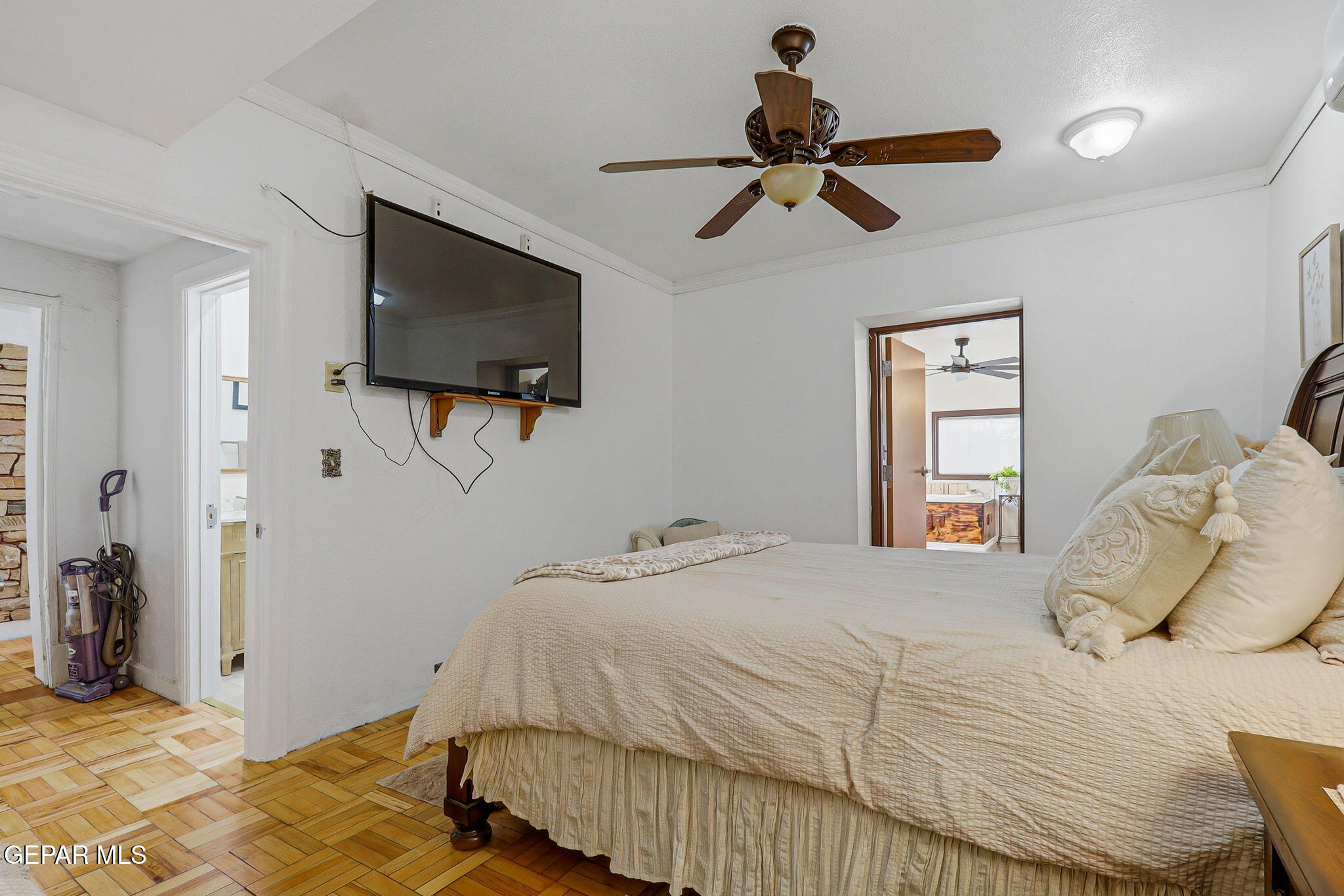 146 Croom Road El Paso, TX 79915 - Photo 26 of 92 Master Bedroom