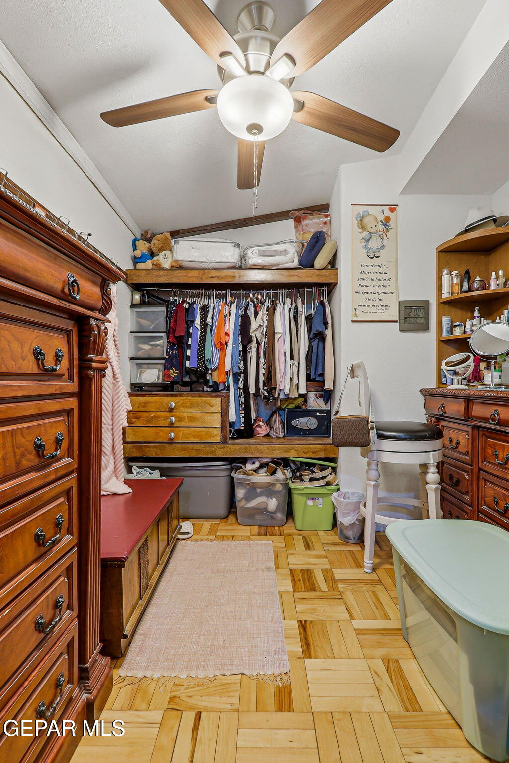 146 Croom Road El Paso, TX 79915 - Photo 28 of 92 Master Walk In Closet