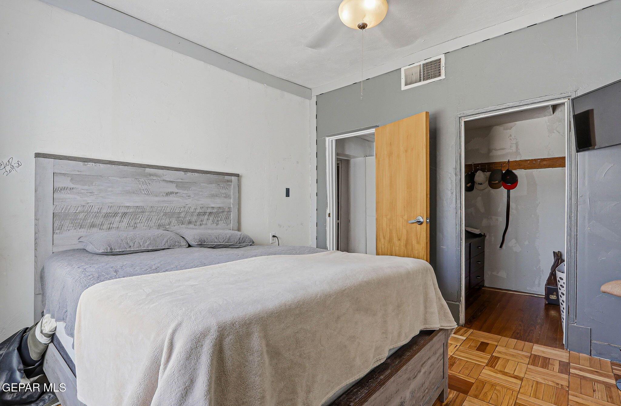 146 Croom Road El Paso, TX 79915 - Photo 36 of 92 Bedroom 3