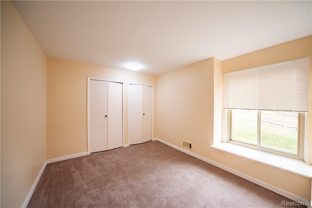 837 Oak Brook Ridge Drive Rochester, MI 48307 - Photo 8 of 15 8.jpg