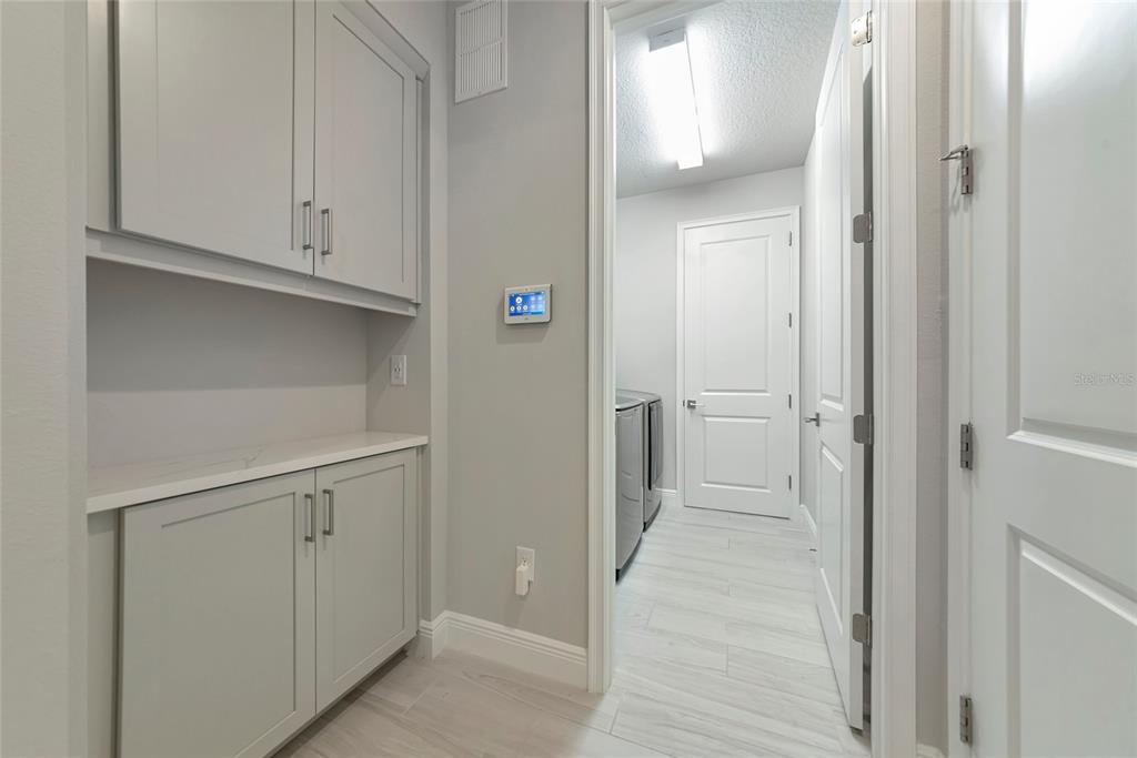 5798 Long Shore Loop Sarasota, FL 34238 - Photo 5 of 40 a view of cabinets