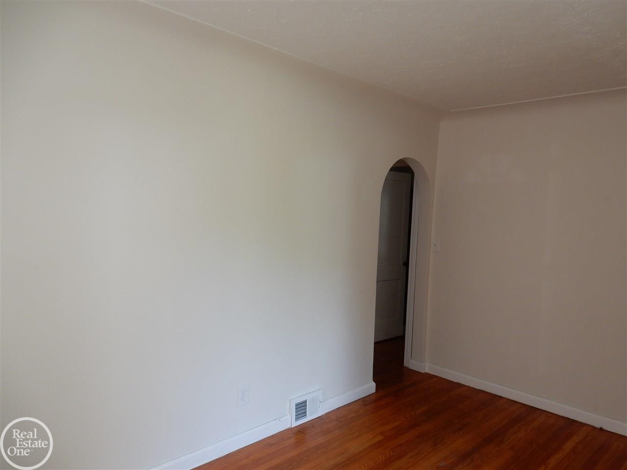 25571 Peter Kaltz Road Warren, MI 48091 - Photo 7 of 35 50027877-6.JPG