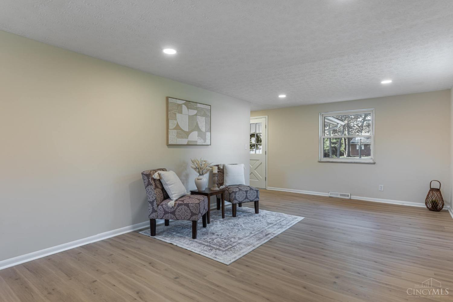 5776 Decker Road Franklin, OH 45005 - Photo 3 of 32