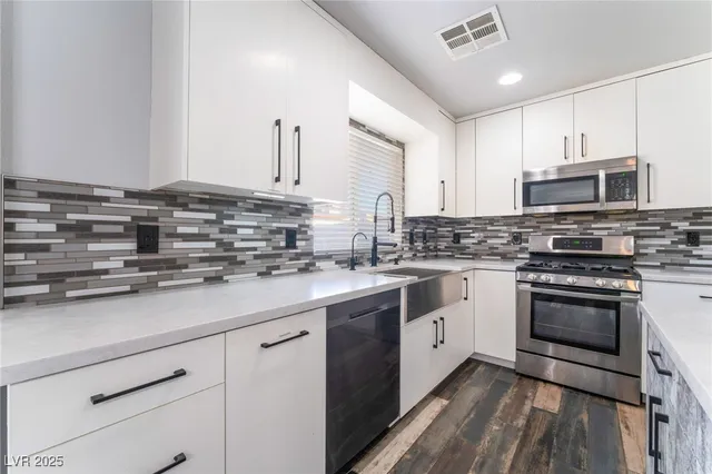 $2,695 | 3213 Brautigan Court, North Las Vegas, NV 89032