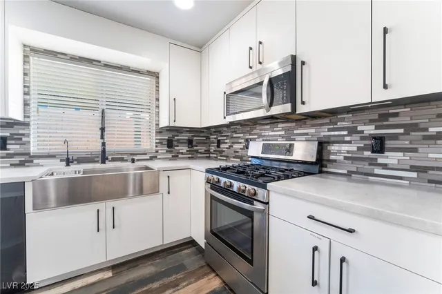 $2,695 | 3213 Brautigan Court, North Las Vegas, NV 89032