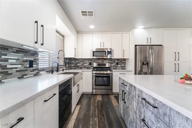 $2,695 | 3213 Brautigan Court, North Las Vegas, NV 89032