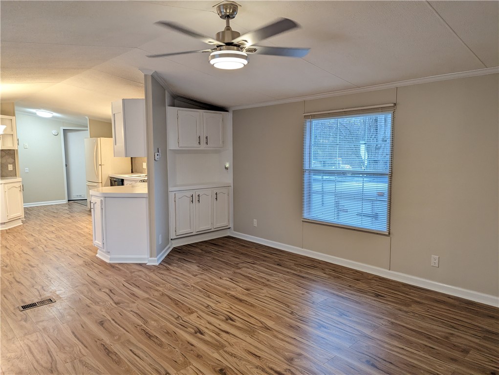 101 MacIntosh Road Ontario, NY 14519 - Photo 13 of 40 Living Room toward the back