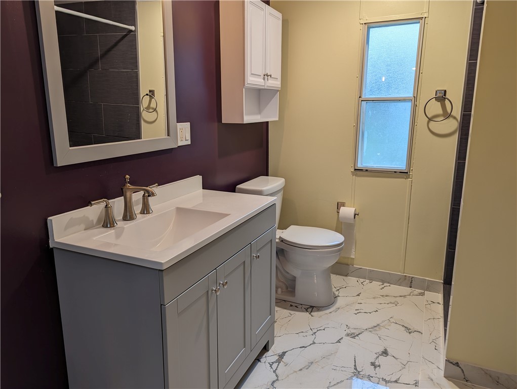 101 MacIntosh Road Ontario, NY 14519 - Photo 17 of 40 Primary bath