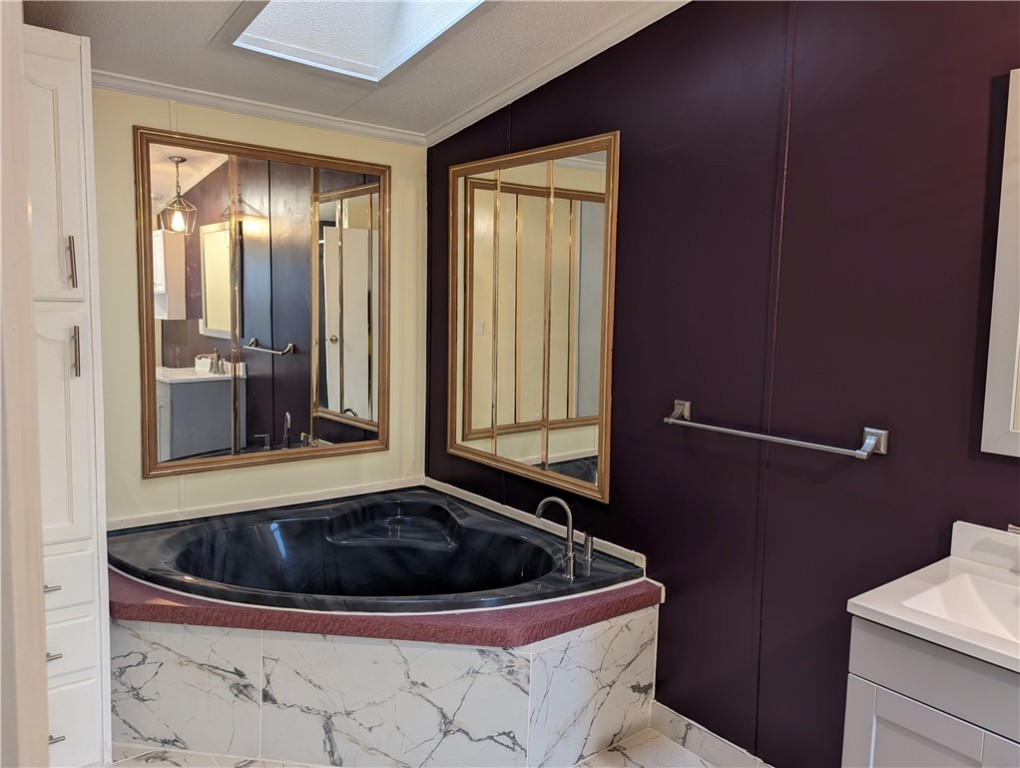 101 MacIntosh Road Ontario, NY 14519 - Photo 18 of 40 Primary bath