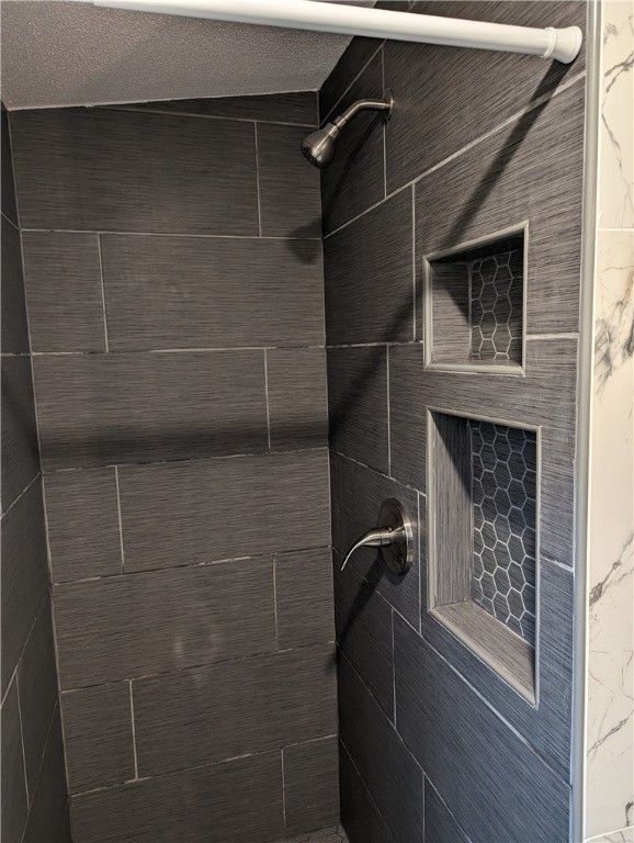 101 MacIntosh Road Ontario, NY 14519 - Photo 19 of 40 Primary bath