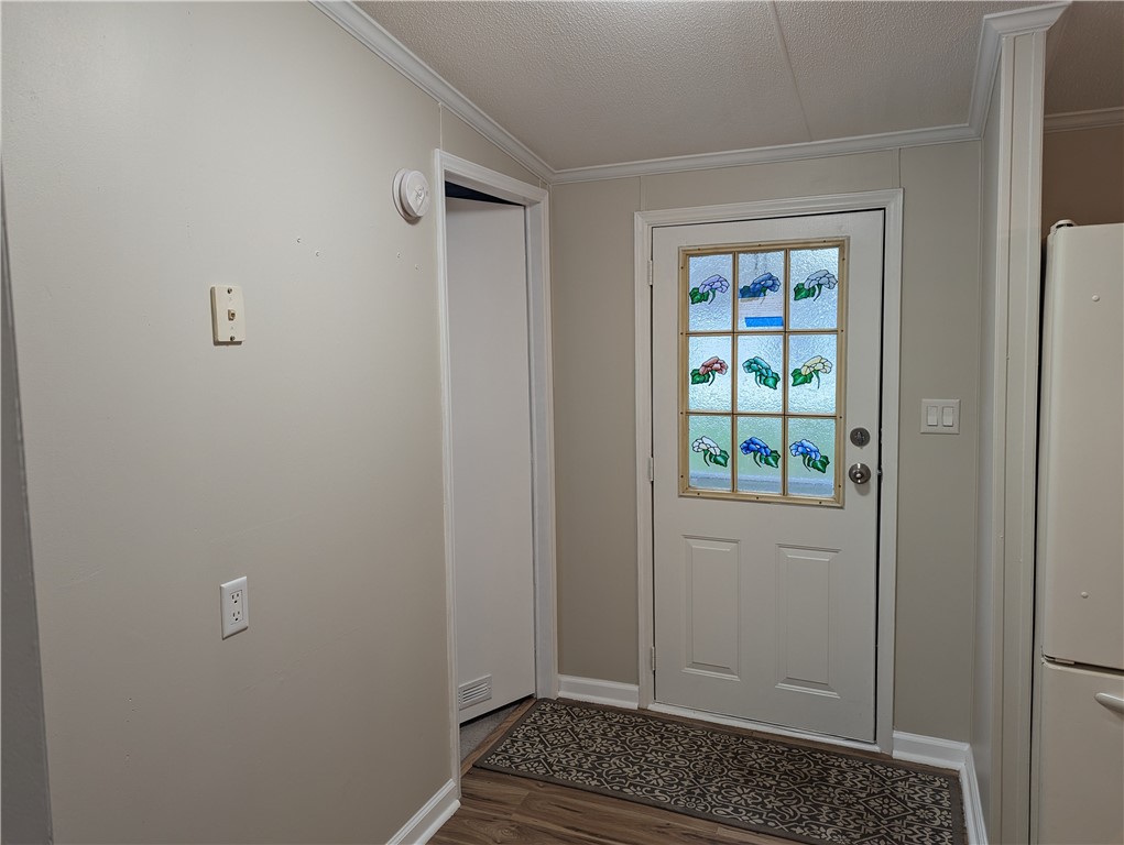 101 MacIntosh Road Ontario, NY 14519 - Photo 30 of 40 Side door