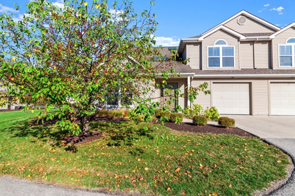 10121 Oak Trail Road Fort Wayne, IN 46825 - Photo 2 of 34