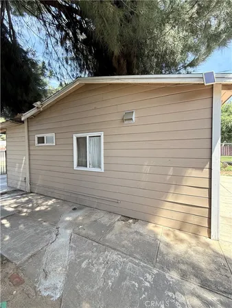 $1,750 | 809 East Colton Avenue, Redlands, CA 92374
