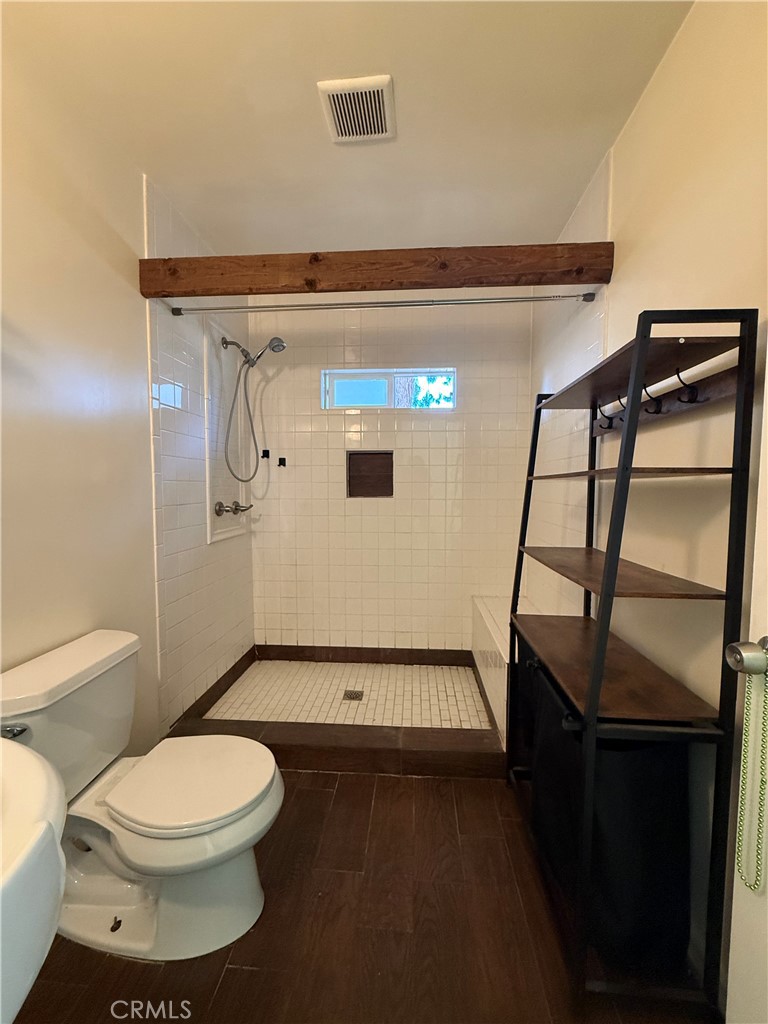809 East Colton Avenue Redlands, CA 92374 - Photo 5 of 9 Bathroom Shower