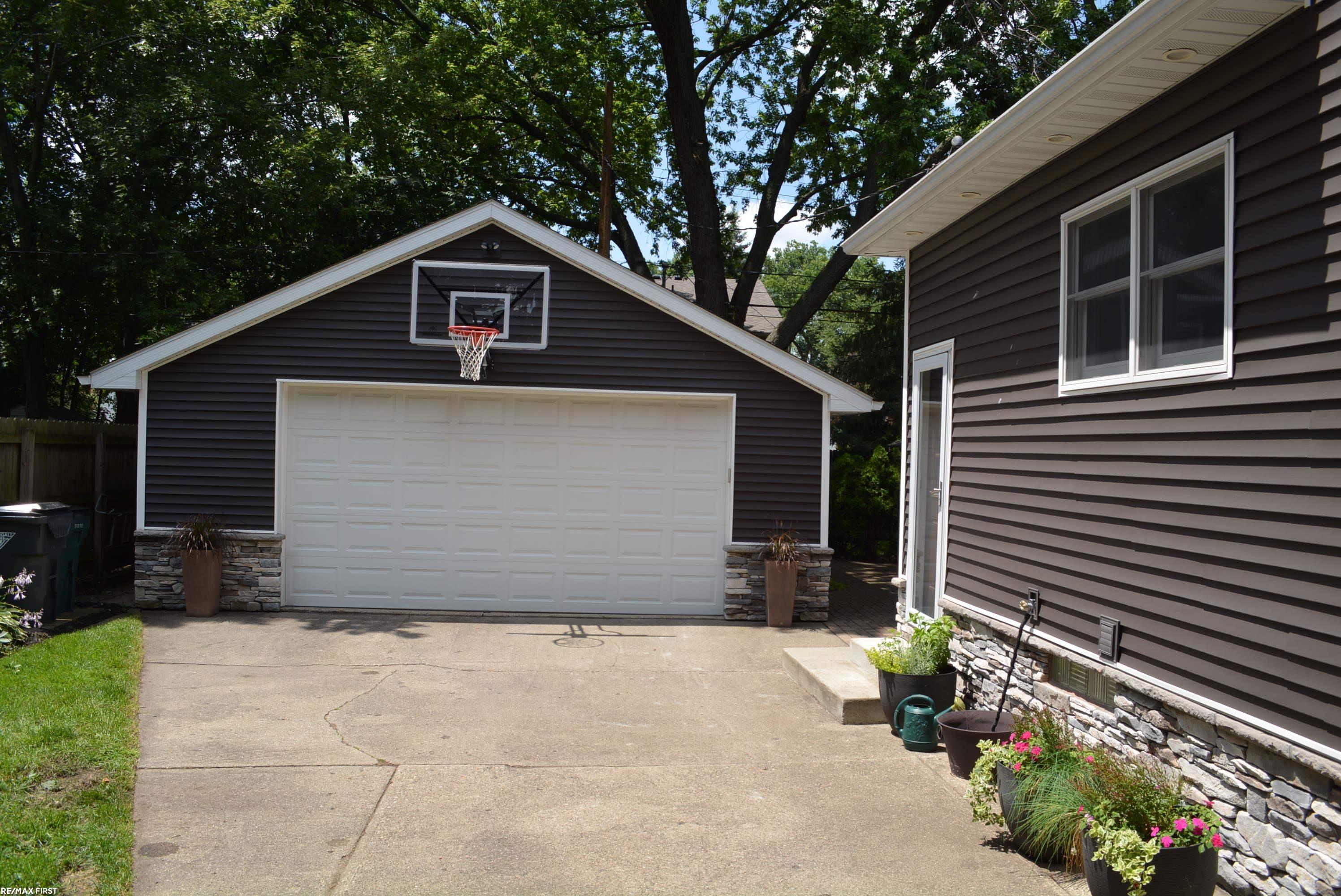 2675 Cumberland Road Berkley, MI 48072 - Photo 49 of 50 50148233-3a844c07-739c-462f-85ef-42545e239653.JPG