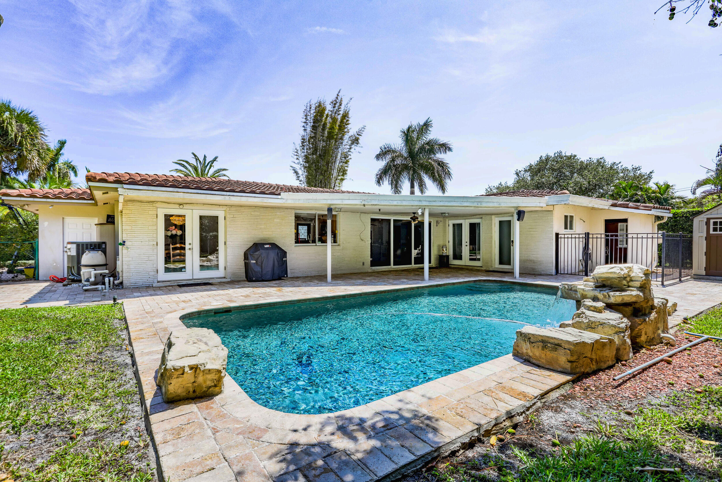 407 Southwest 7th Terrace Boca Raton, FL 33486 - Photo 5 of 17 Pool