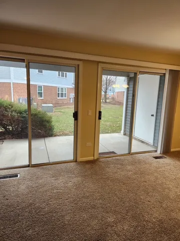 a view of empty room with window