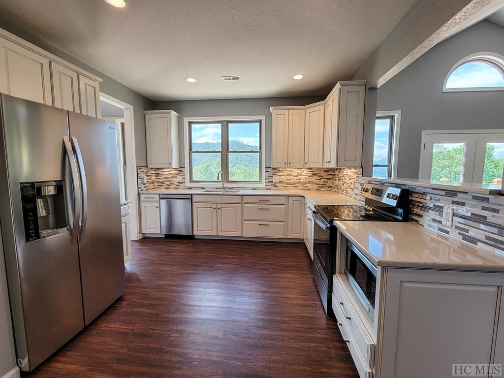 209 Cloud Dancer Ridge Franklin, NC 28734 - Photo 15 of 48 Gallery Image 15