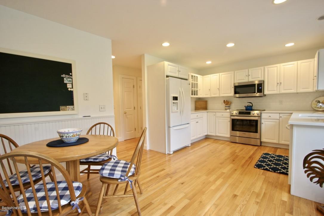 eat in kitchen