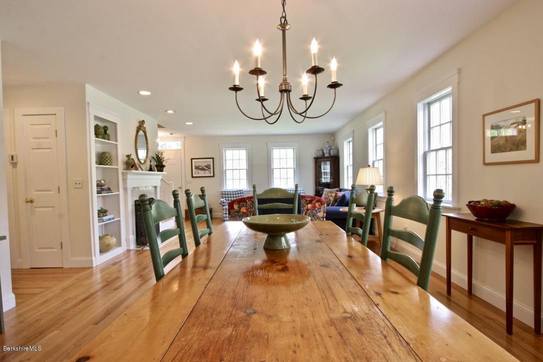diningroom open to livingroom