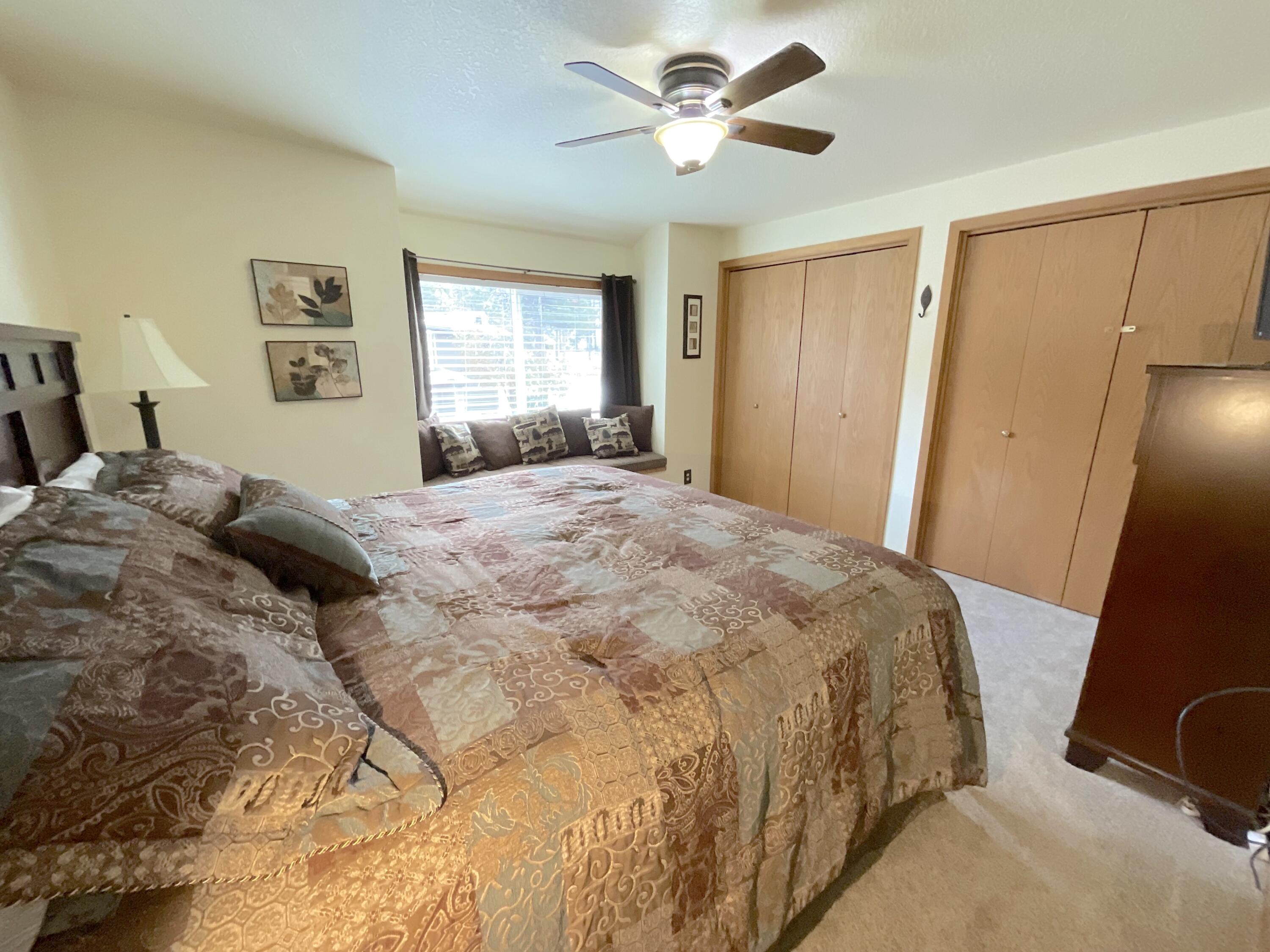 17854 West Core Road Sunriver, OR 97707 - Photo 11 of 26 Primary Bedroom