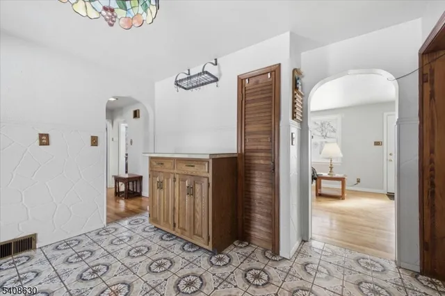 $570,000 | 435 Spring Mills Road, Milford, NJ 08848