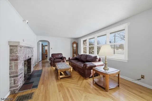 $570,000 | 435 Spring Mills Road, Milford, NJ 08848