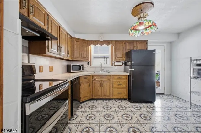 $570,000 | 435 Spring Mills Road, Milford, NJ 08848