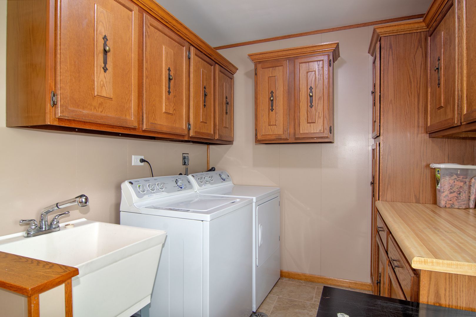 73 Foxcroft Road Naperville, IL 60565 - Photo 18 of 37 a utility room with dryer and washer