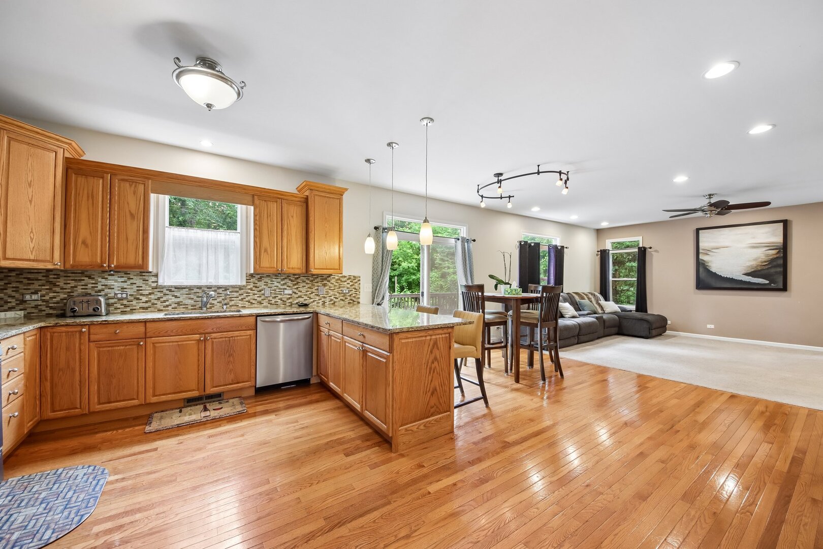 5105 West Flanders Road McHenry, IL 60050 - Photo 12 of 41
