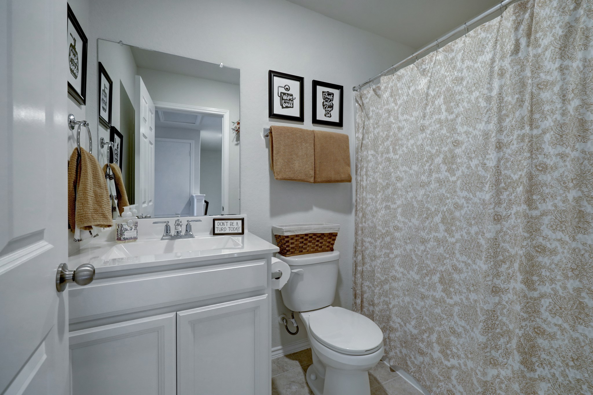 25735 Royal Catchfly Road Katy, TX 77493 - Photo 19 of 31 Hall bath features a tub/shower combo.