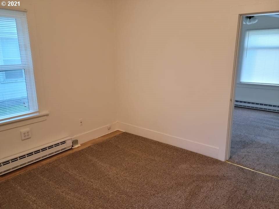 506 Southwest Goodwin Avenue Pendleton, OR 97801 - Photo 13 of 18 a room with a window