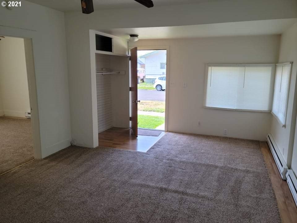 506 Southwest Goodwin Avenue Pendleton, OR 97801 - Photo 6 of 18 an empty room with windows