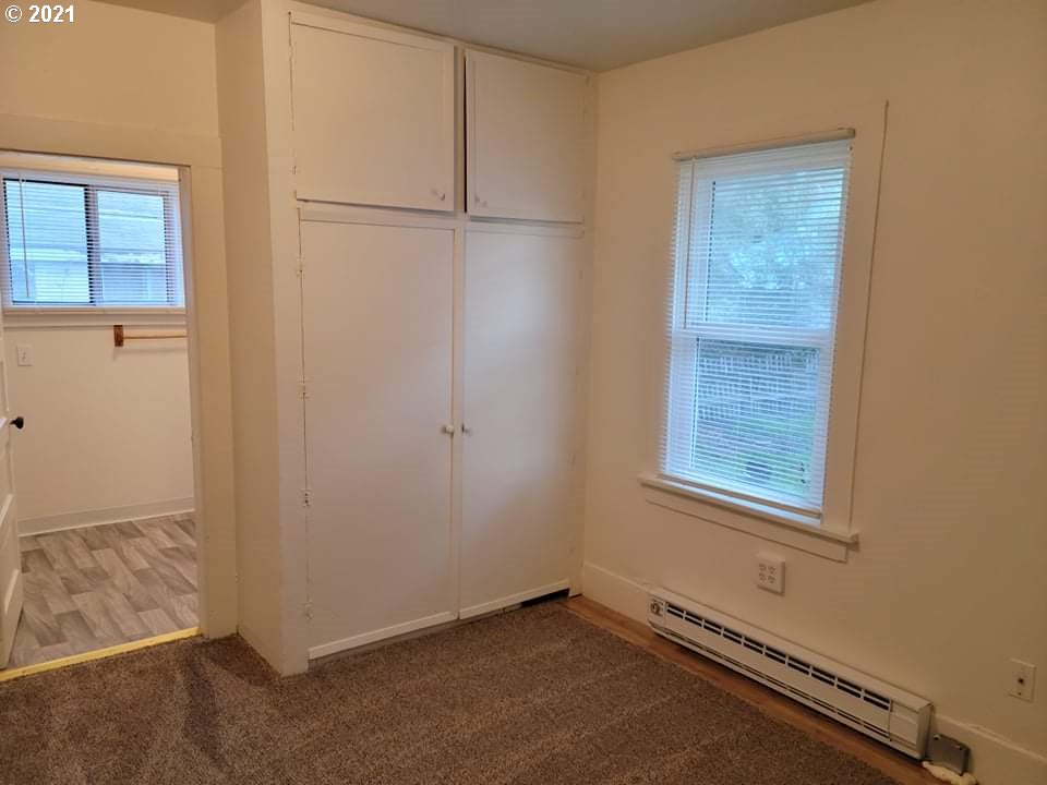 506 Southwest Goodwin Avenue Pendleton, OR 97801 - Photo 10 of 18 an empty room with windows