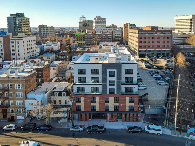 $2,900 | 211 Baldwin Avenue, Unit 502, Jersey City, NJ 07306