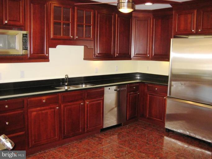 1999 Lakeport Way Reston, VA 20191 - Photo 20 of 21 Remodeled Kitchen